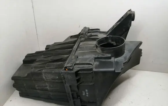 Volkswagen Multivan T5 Air filter box