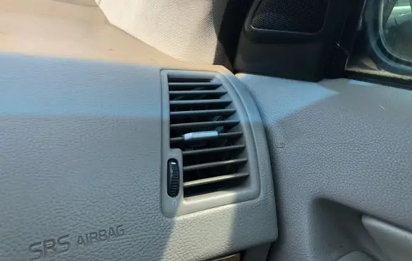 Volvo XC90 Dashboard side air vent grill/cover trim