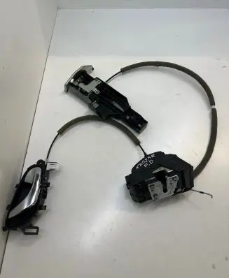 Renault Kadjar Front door lock