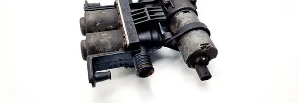 BMW 5 E39 Coolant heater control valve 8374994 1147412135 0392020041