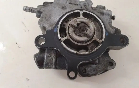 Volkswagen Touareg I Vacuum pump 07Z127025E