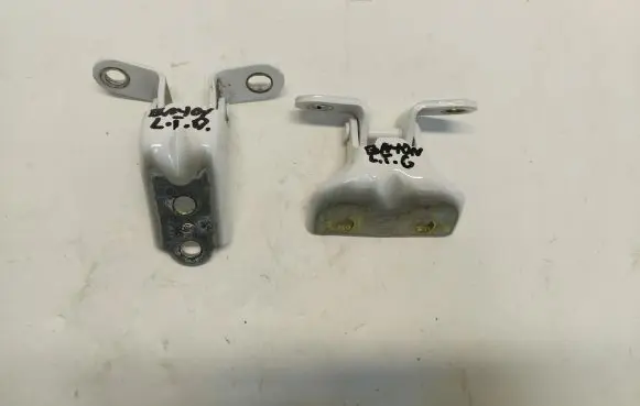 Hyundai Bayon Rear door lower hinge