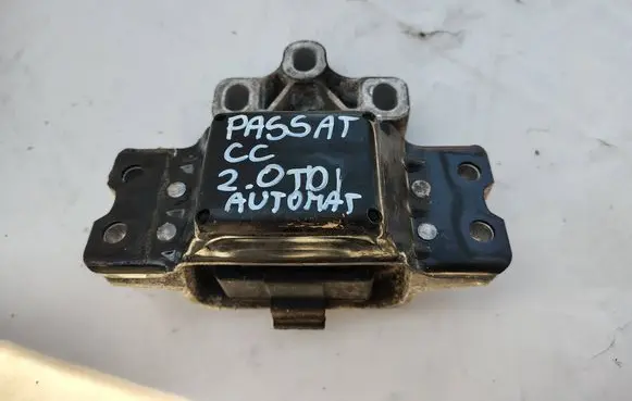 Volkswagen PASSAT CC Engine mount bracket 3C0199555