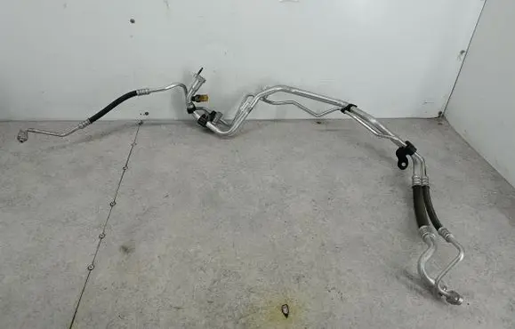 Opel Grandland X Air conditioning (A/C) pipe/hose 9831702080