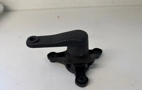 Volkswagen Caddy Front door window winding handle 2K0837581