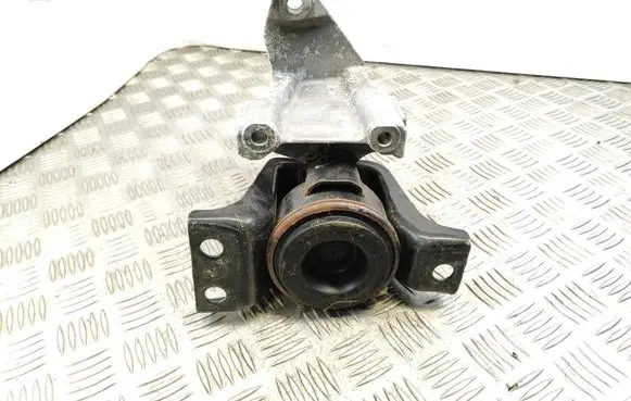 Nissan Juke I F15 Engine mount bracket 1105242