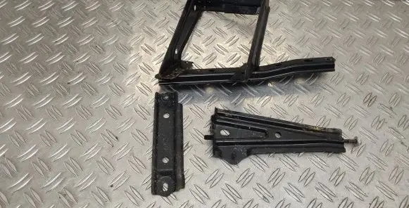 Toyota RAV 4 (XA40) Battery bracket 