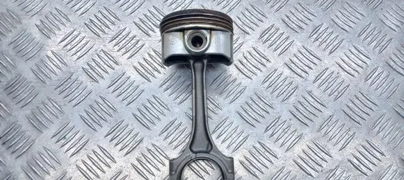 Toyota C-HR I Piston with connecting rod