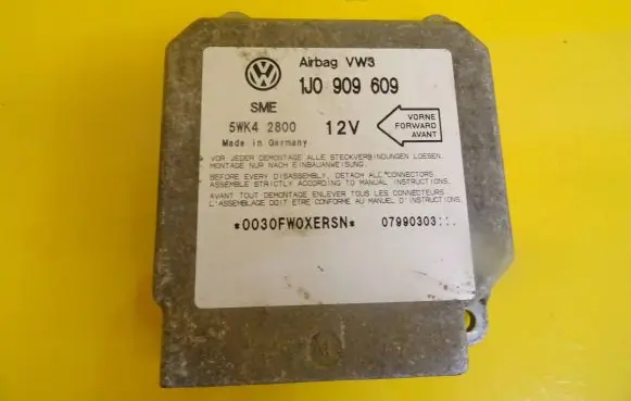 Volkswagen Golf IV Airbag control unit/module 1J0909609