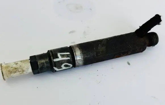Volkswagen Golf IV Fuel injector 038130201G