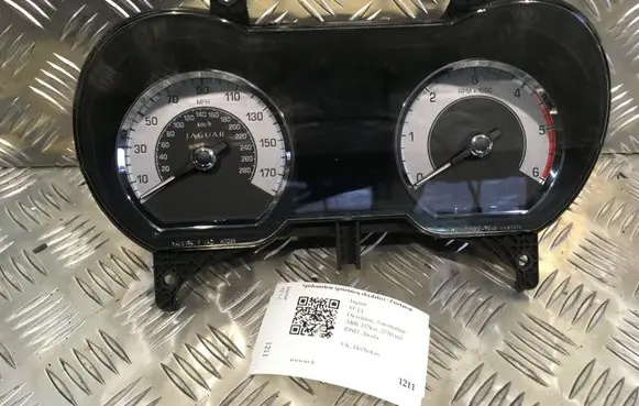 Jaguar XF Speedometer (instrument cluster) 8X2310849