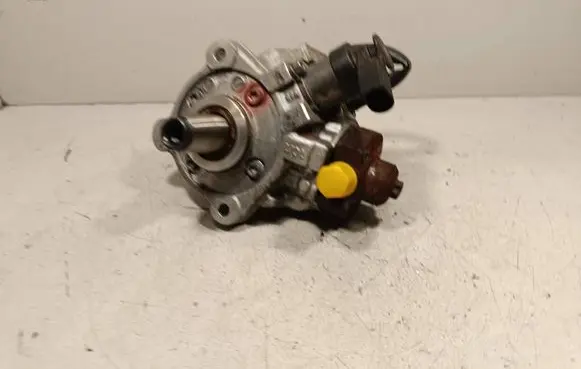 BMW 5 F10 F11 Fuel injection high pressure pump 0445010517