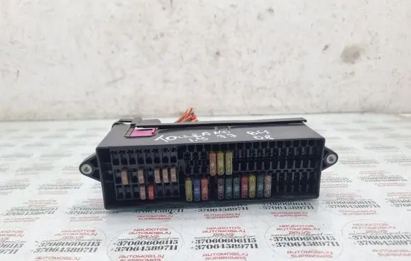 Volkswagen Touran I Fuse module 1T1970922BR 0805302895