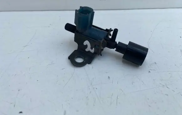 Toyota Avensis T220 Vacuum valve 9091012219
