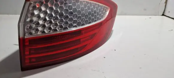 Ford Mondeo MK IV Rear/tail lights 7S7113404