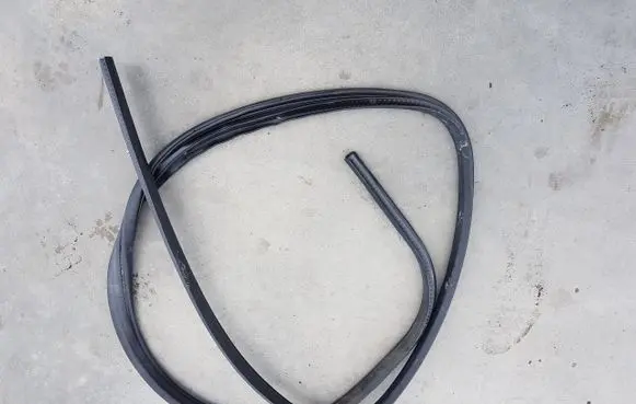Ford Kuga I Front door rubber seal 