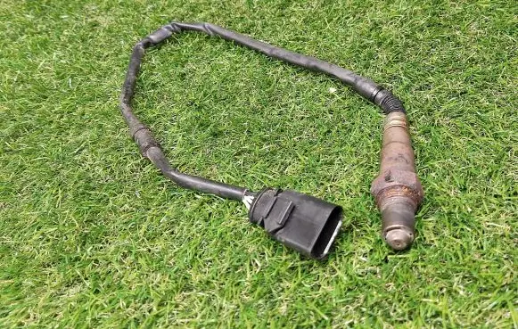 Volkswagen Jetta VI Lambda probe sensor 06G906262J 0258010229