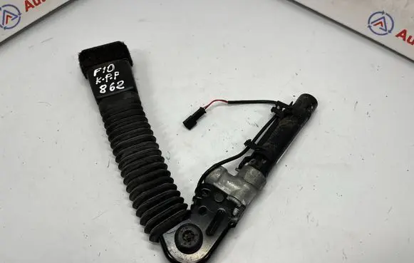 BMW 5 F10 F11 Front seatbelt buckle 7328841 72117328841