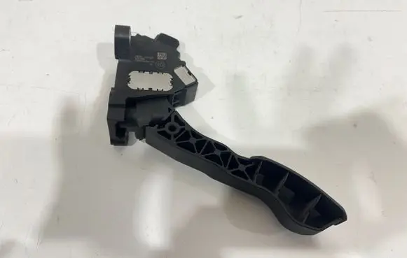 Toyota Avensis T270 Accelerator throttle pedal 7811002022 00498950690