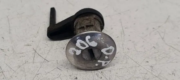 Peugeot 206 Front door lock (next to the handle) 
