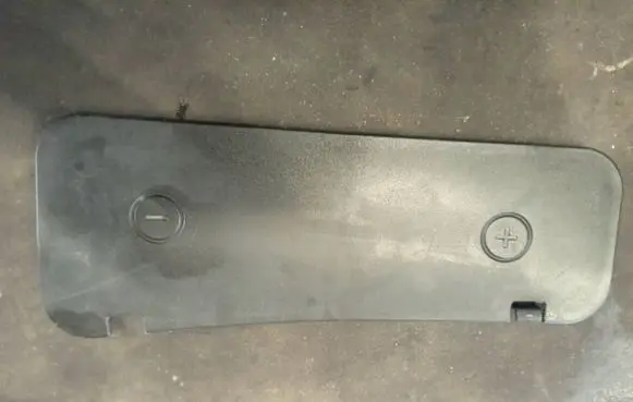 Audi A4 S4 B5 8D Battery box tray cover/lid 8D1819422