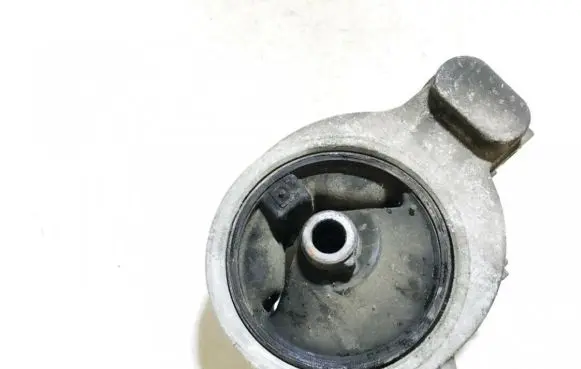 Mitsubishi Galant Engine mount bracket
