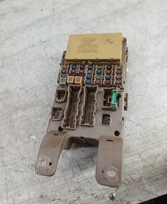 Toyota Corolla Verso E121 Fuse module 8264113040 2323000231