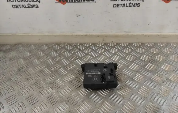 Mercedes-Benz E W211 Door control unit/module 2118704026