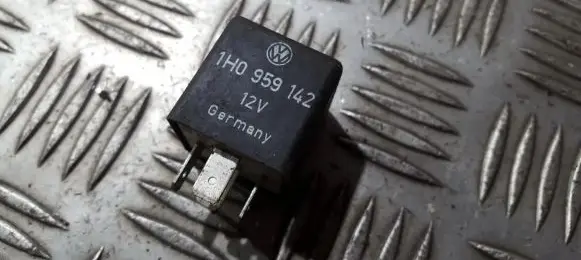 Volkswagen Golf III Other relay 1h0959142