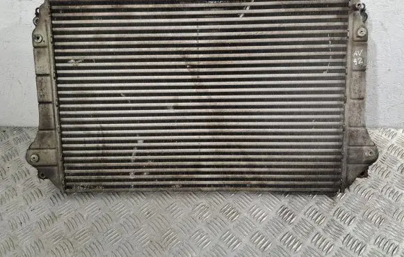 Toyota Avensis T250 Intercooler radiator JD1271002220 179400R010
