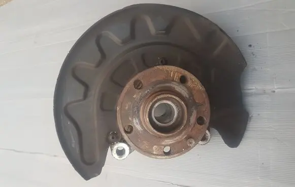 Volkswagen PASSAT B8 Front wheel hub 5Q0407257A