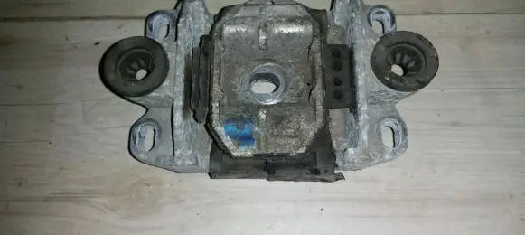 Ford Mondeo Mk III Engine mount bracket 1s71714122 1s71-714122