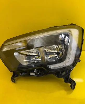 Renault Master IV Headlight/headlamp 260607867R