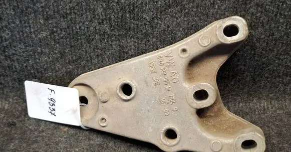 Skoda Fabia Mk2 (5J) Engine mount bracket 6Q0199185M