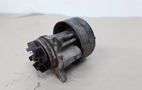 Land Rover Discovery 3 - LR3 Water pump 4R8Q8509AC 4R8Q8509