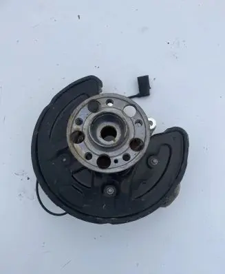 Mercedes-Benz C W205 Rear wheel hub 2055467380