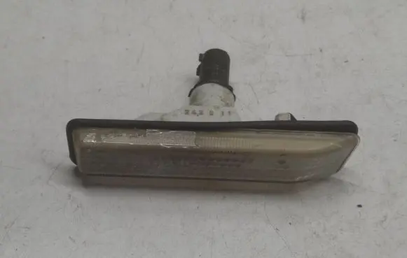 BMW 5 E39 Front fender indicator light 8360205