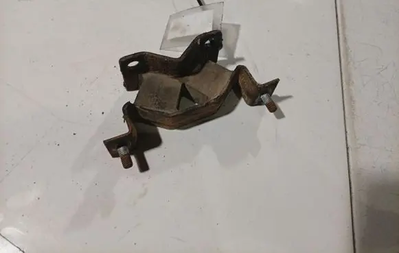 Opel Omega B2 Engine mount bracket 90447547