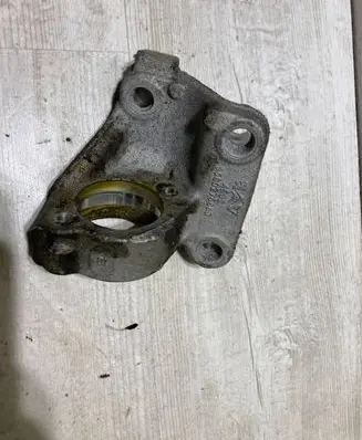 Citroen C3 Aircross Engine mount bracket 9880276880