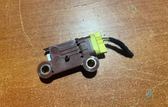 Volvo S40, V40 Airbag deployment crash/impact sensor 30613043A 00000757MM E002980904