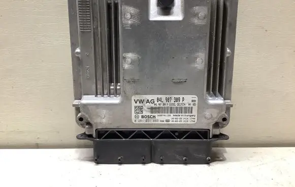 Volkswagen PASSAT B8 Engine control unit/module 04L907309P 0281031483