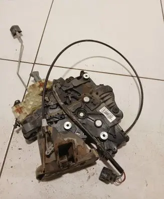 Volkswagen Caddy Sliding door lock 2K0843654BD