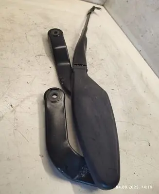 Mercedes-Benz E W211 Front wiper blade arm A2118200444