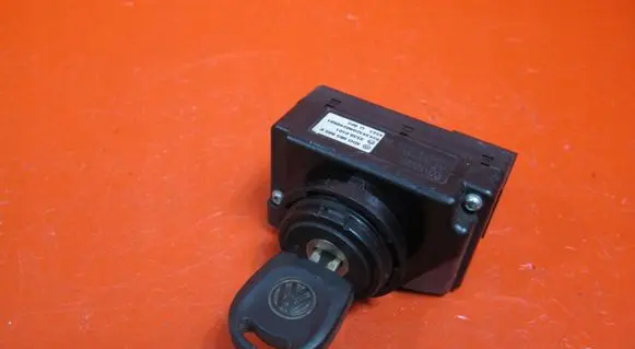 Volkswagen Touareg I Ignition lock 3D0905865E