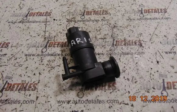 Toyota Yaris Windscreen/windshield washer pump 85330OF021