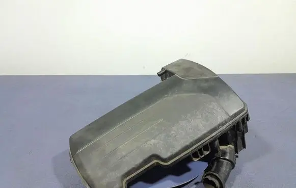 Renault Modus Air filter box 8200517765