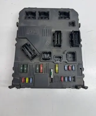 Peugeot 206 Fuse module S118085320