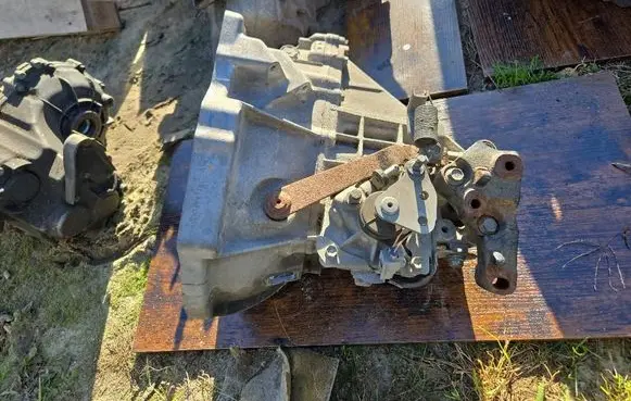 Peugeot 107 Manual 5 speed gearbox 20TT03