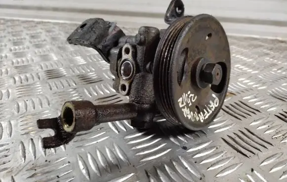 Nissan Pathfinder R51 Power steering pump