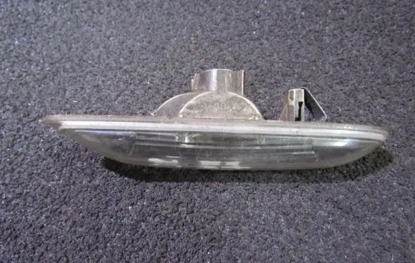 Front fender indicator light